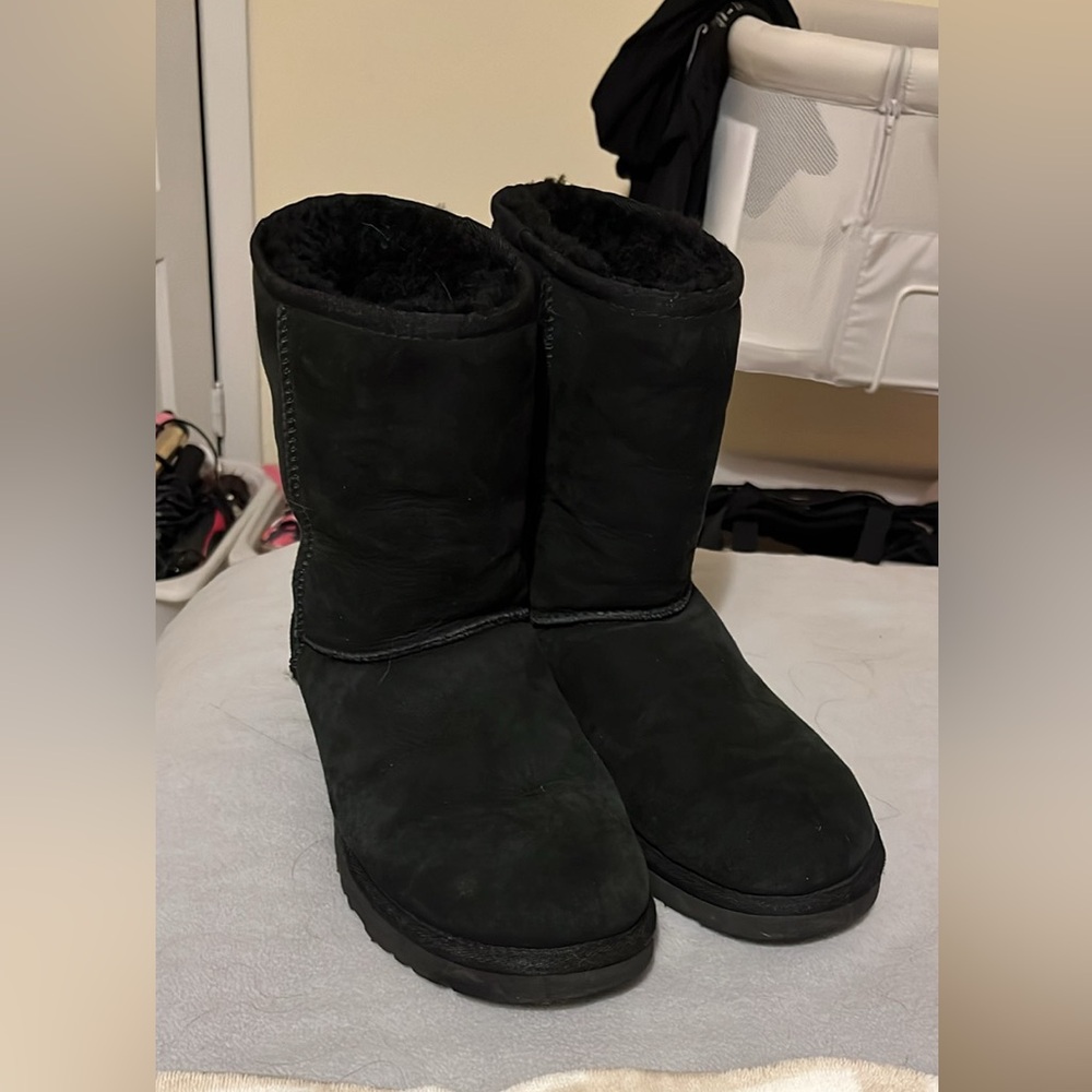 Short black Uggs